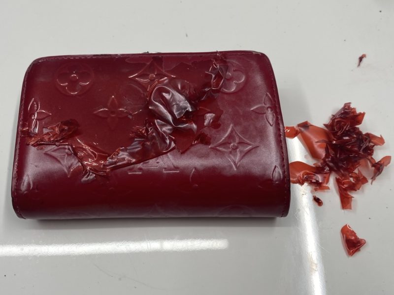 21-176 ヴェルニ 財布 修復