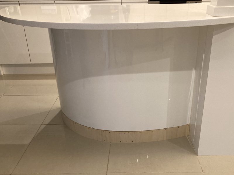 21-115 キッチン台座　補修