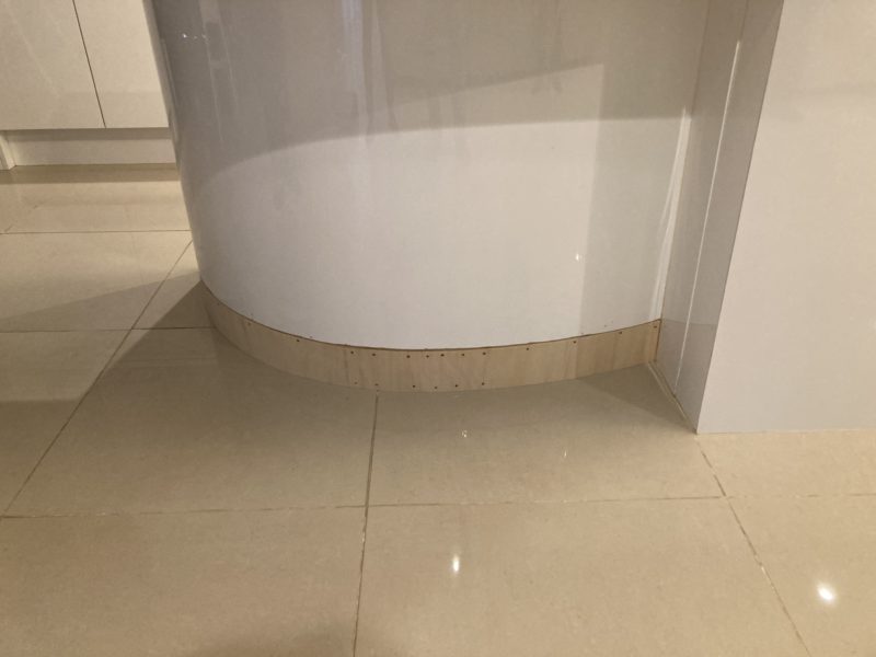 21-115 キッチン台座 補修