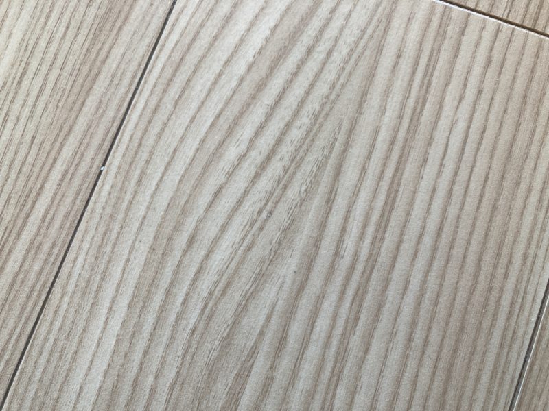 21-119 フロアービス穴補修