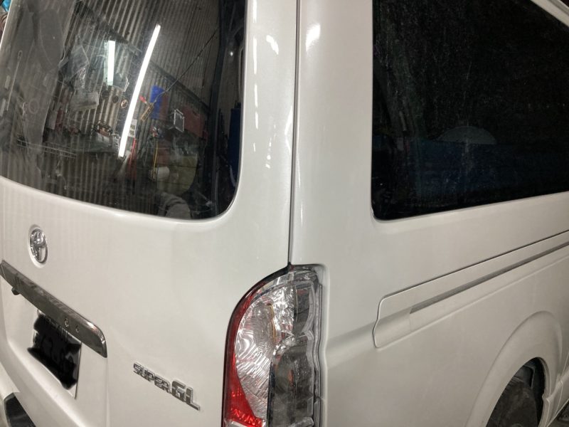 21-147 ハイエース へこみ補修