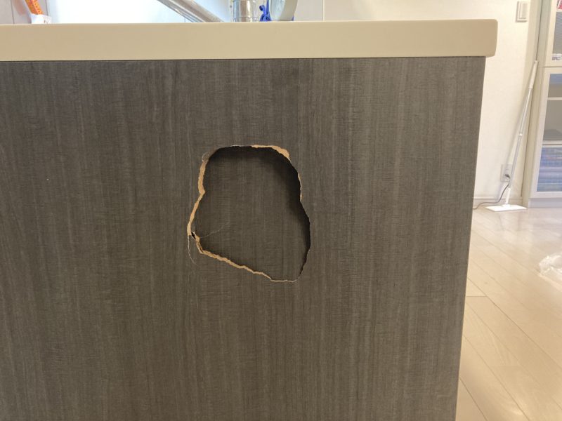 21-120 パネルパンチ穴 補修