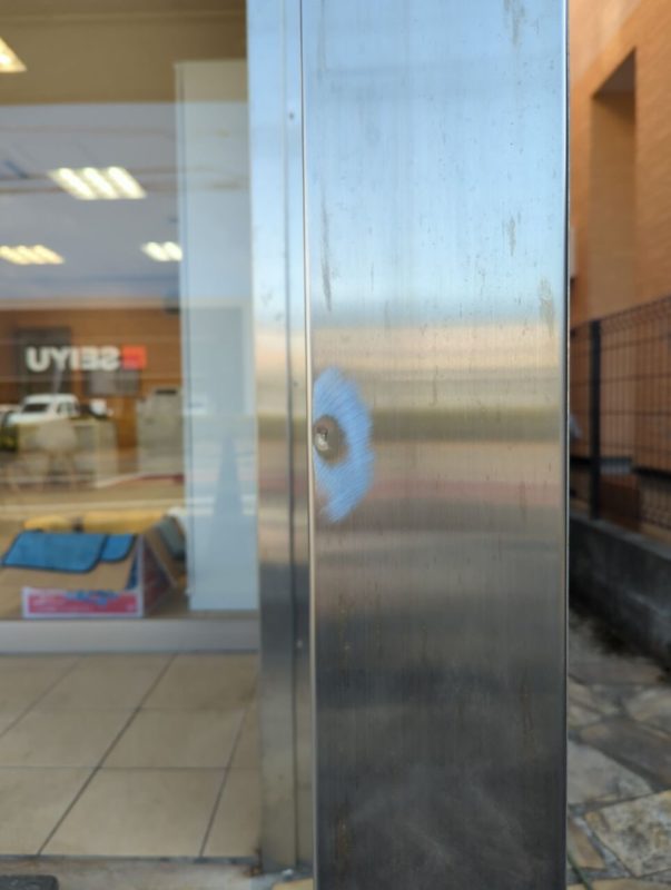 22-113 ステンレス枠 へこみ 溶接 引っ張り出し 補修