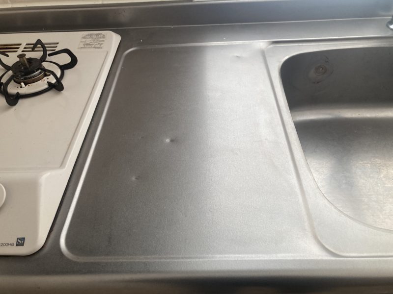 22-84 ステンレス エンボスキッチン へこみ 塗装補修 退去前