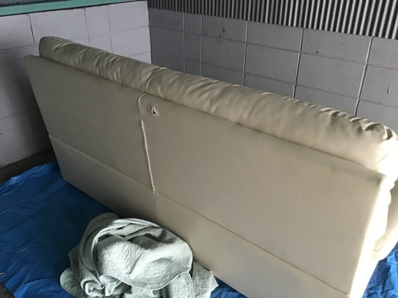 22-16 ソファー破れ補修