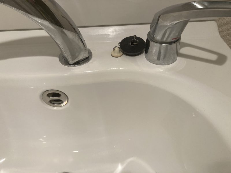 22-81 ホーロー 洗面台 欠け 退去前　補修