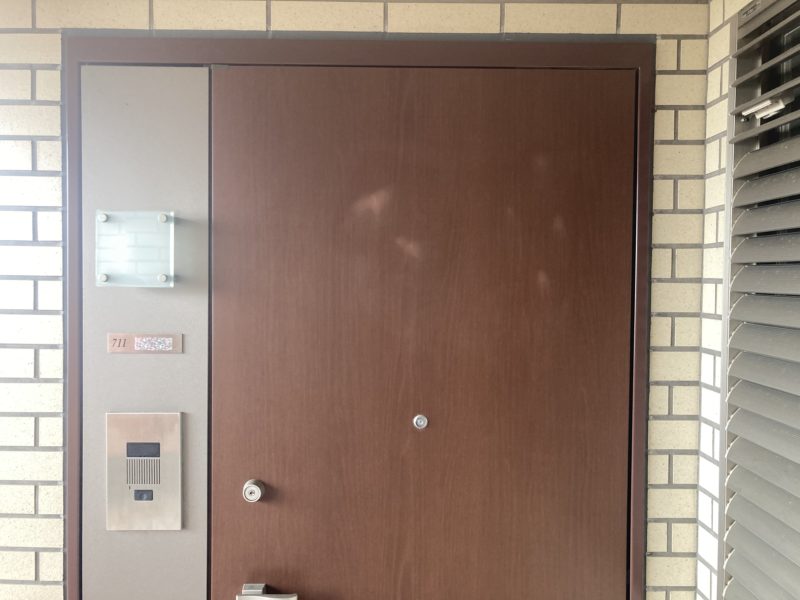 22-115 玄関ドア 色落ち 色修正