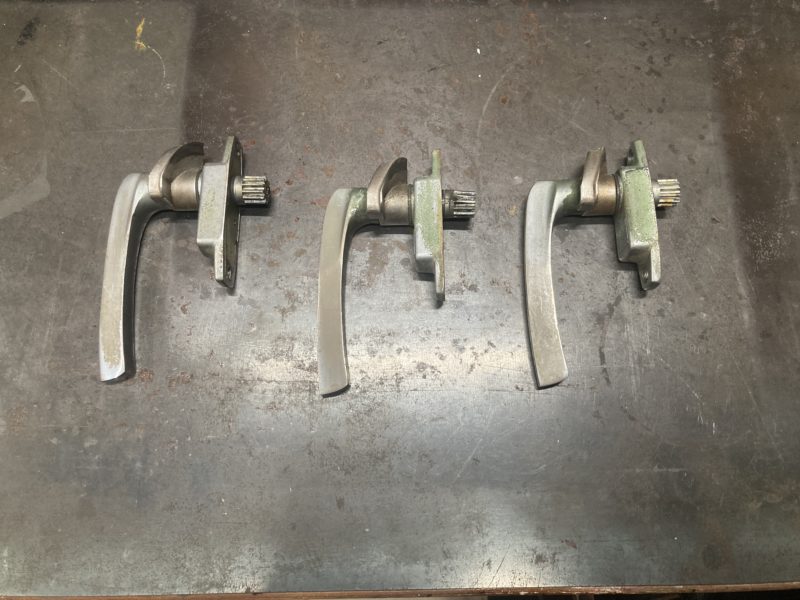 22-61 レバーハンドル クレセント再塗装 宅配