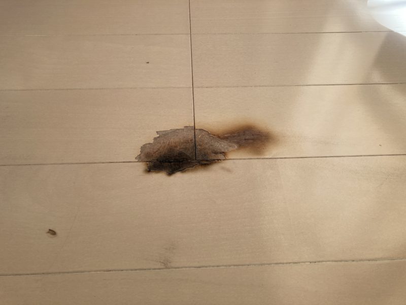 22-65 フロアー焼け焦げ補修