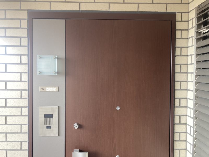 22-115 玄関ドア 色落ち 色修正