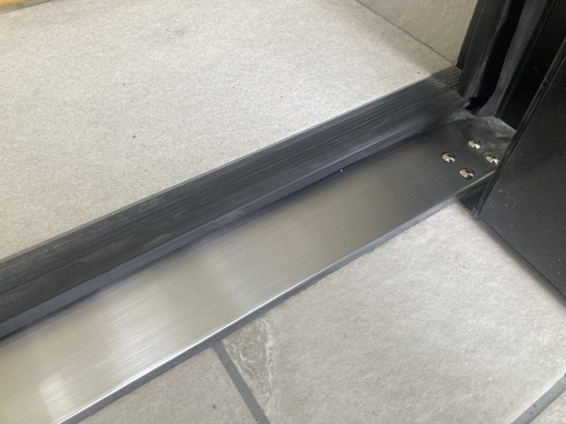 22-90 ステンレス 沓摺 へこみ 補修 溶接