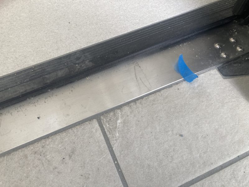 22-90 ステンレス 沓摺 へこみ 補修 溶接