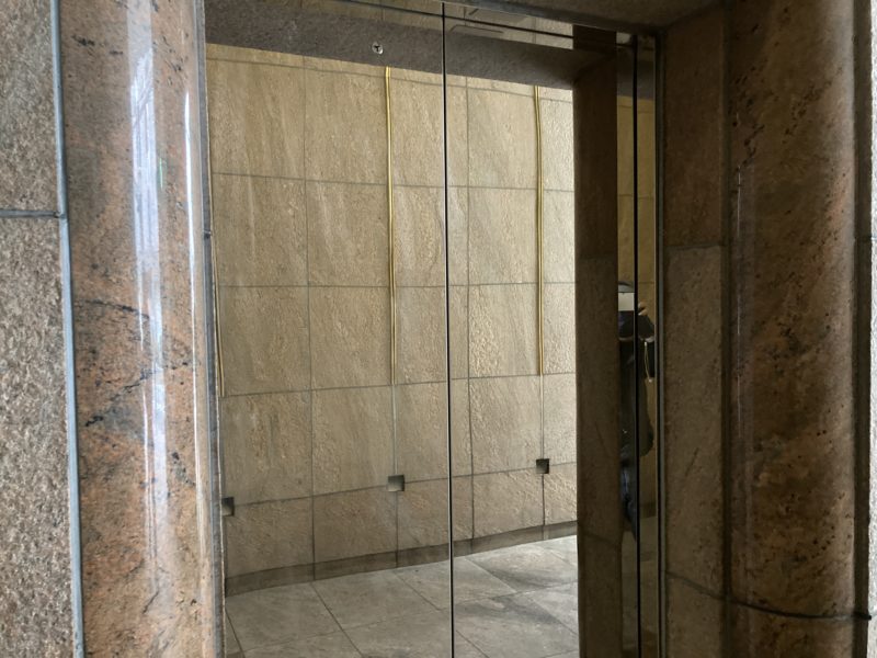 22-93 鏡面ステンレス キズ消し 研磨補修 エレベーター