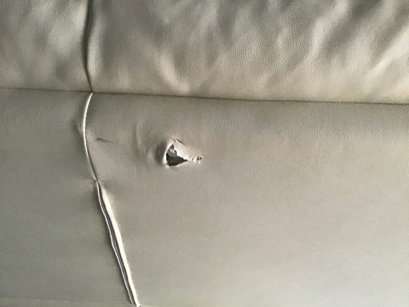 22-16 ソファー破れ補修