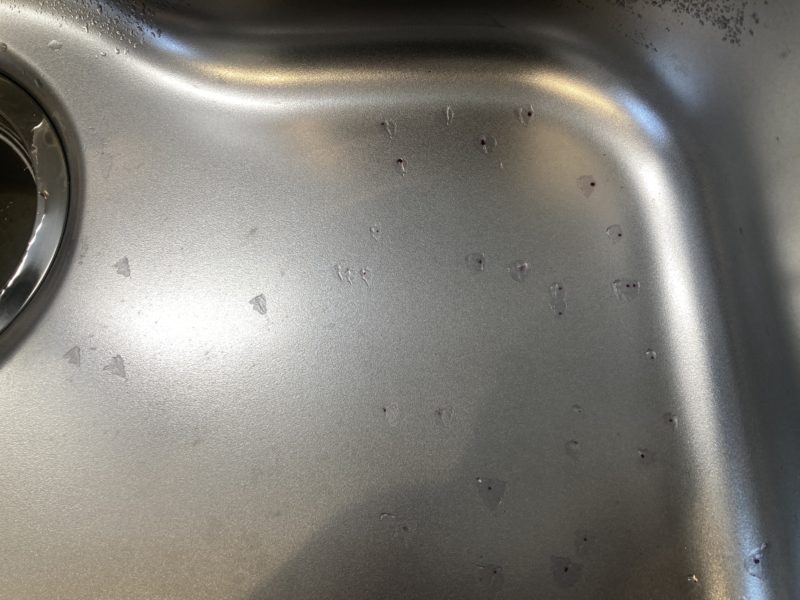 23-09 ステンレスシンクのサビ除去