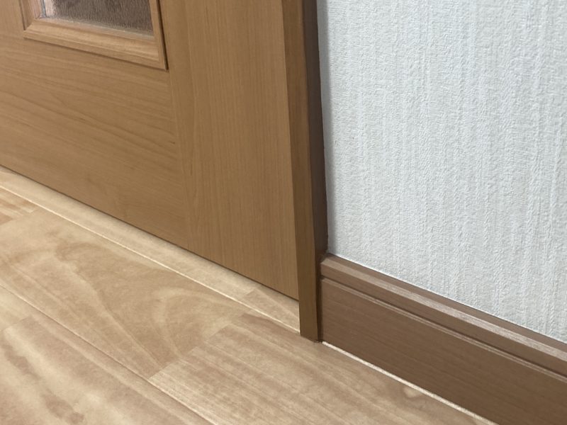 23-38 ドア枠 キズ補修