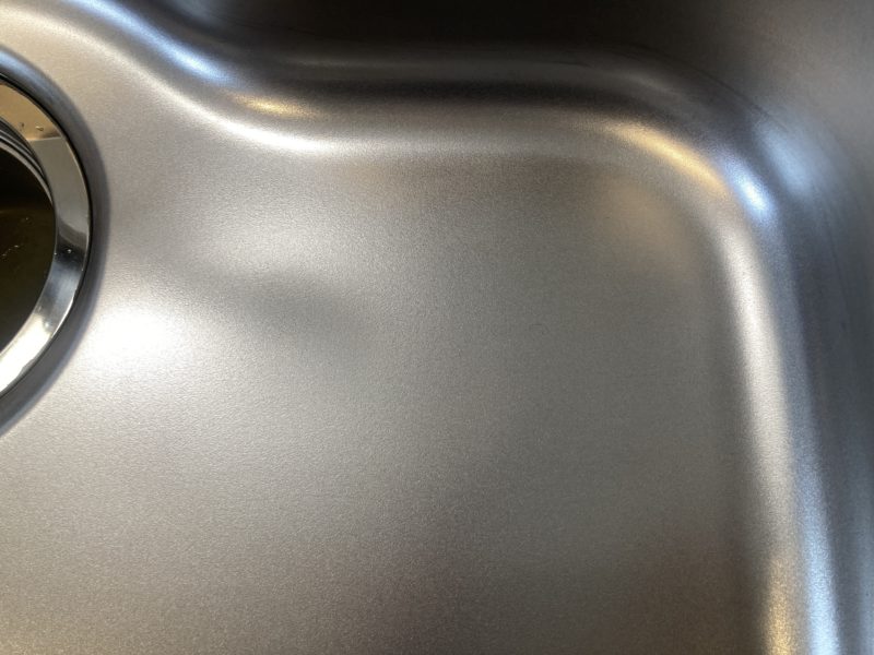 23-09 ステンレスシンクのサビ除去