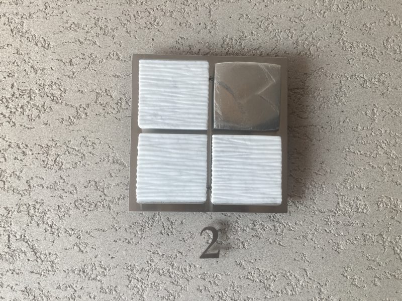 23-48 サインボードビス穴補修