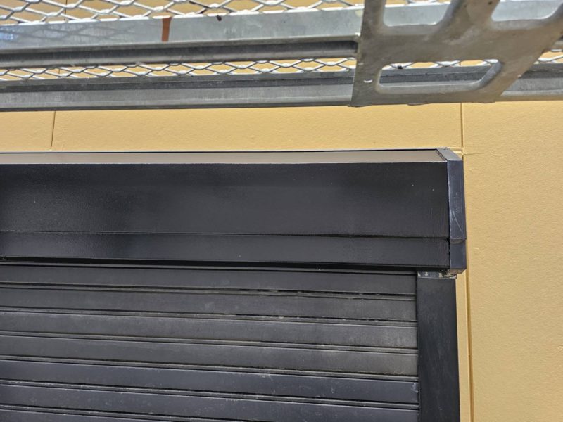 23-124 シャッターボックス へこみ補修