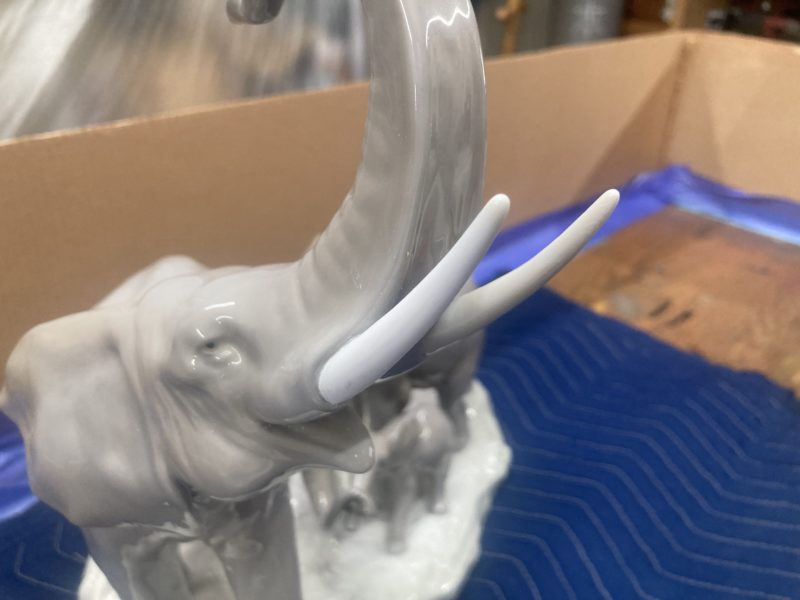 23-93 リヤドロ. 欠損部 修復