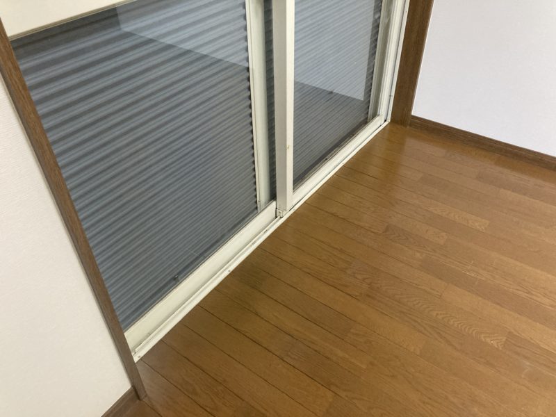 23-126 フロアーシミ塗装補修