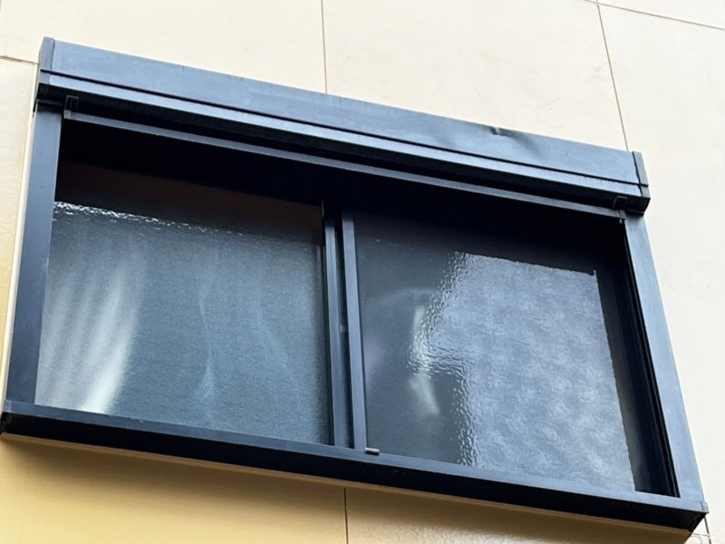 23-124 シャッターボックス へこみ補修