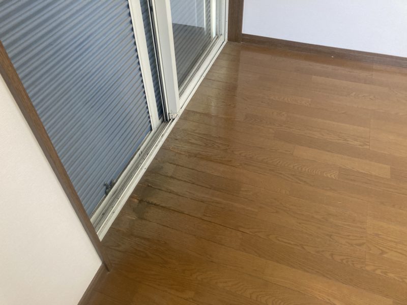 23-126 フロアーシミ塗装補修