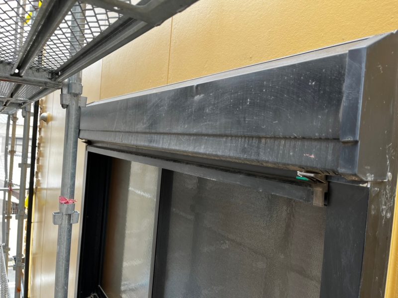 23-124 シャッターボックス へこみ補修