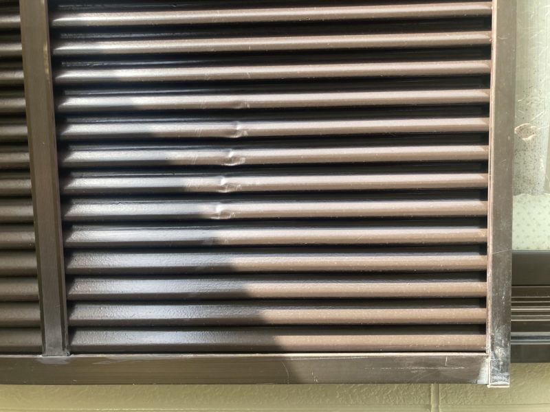 23-119 雨戸へこみ補修 下地作成