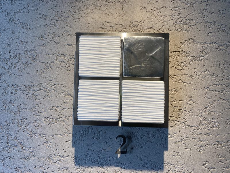 23-48 サインボードビス穴補修