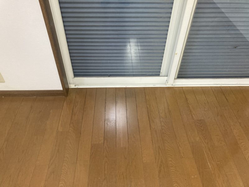 23-126 フロアーシミ塗装補修