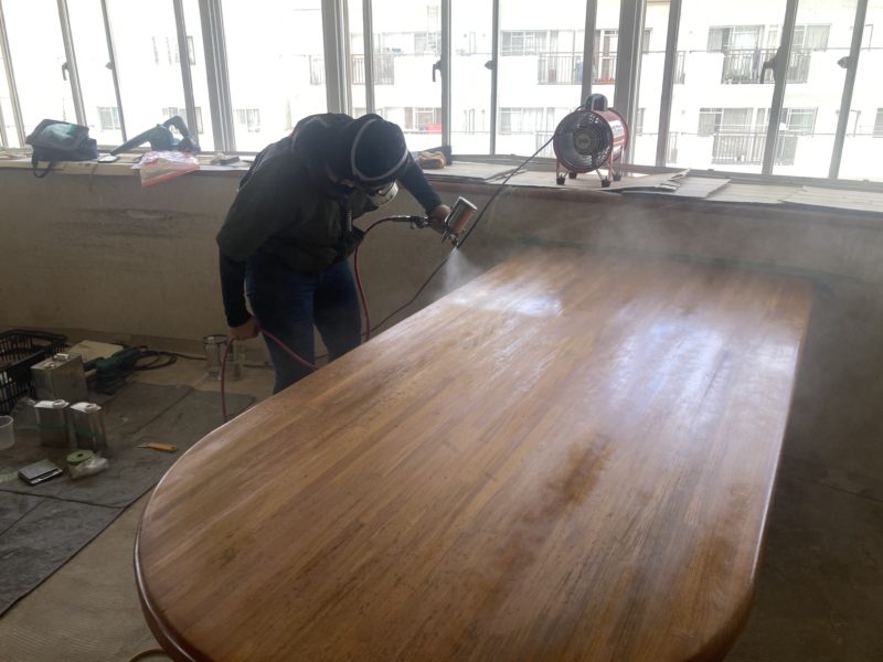 23-59 テーブル 再塗装 現場