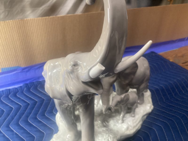 23-93 リヤドロ. 欠損部 修復