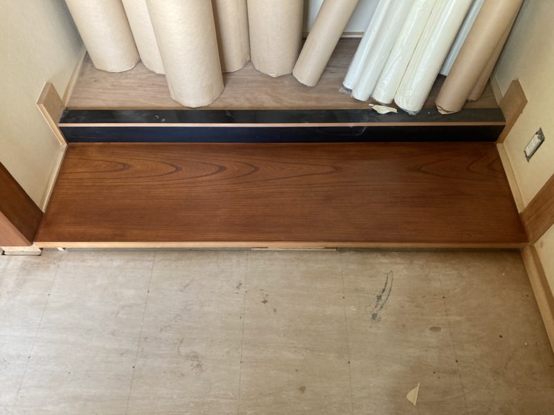 24-35 床の間 地板シミ補修