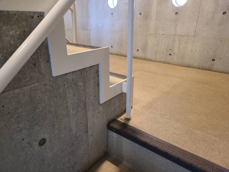 24-44 階段手すり 溶接補強