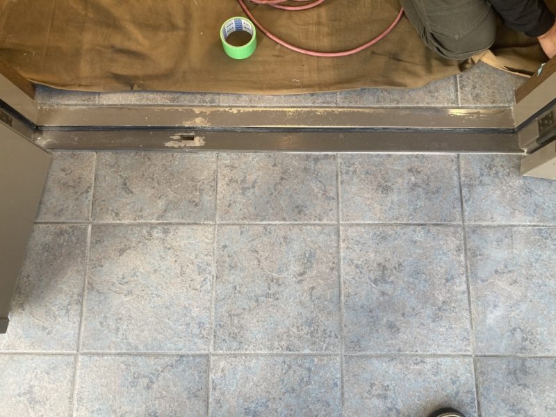 24-34 ステンレス敷居 塗装剥離