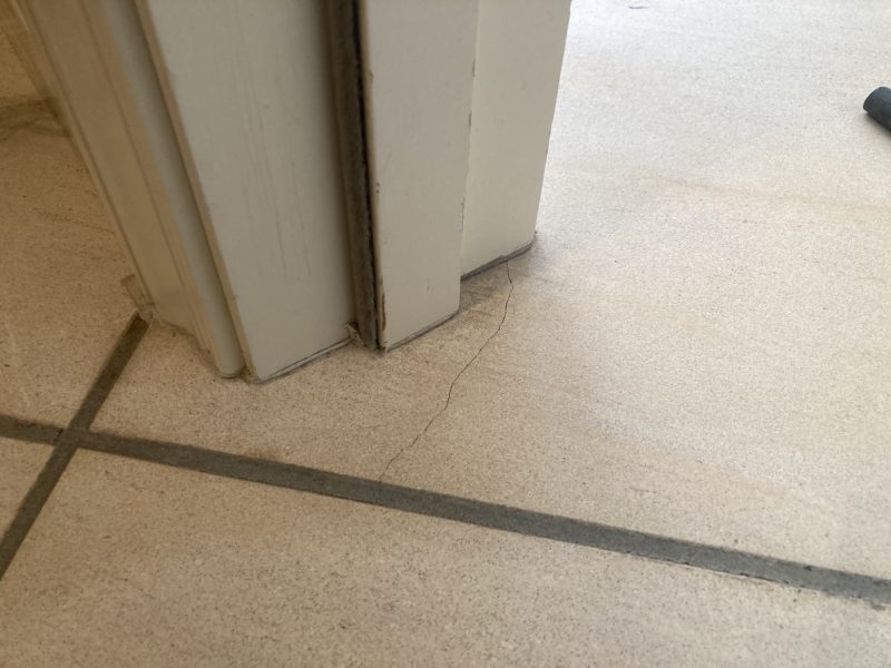 24-11 大理石 割れ補修