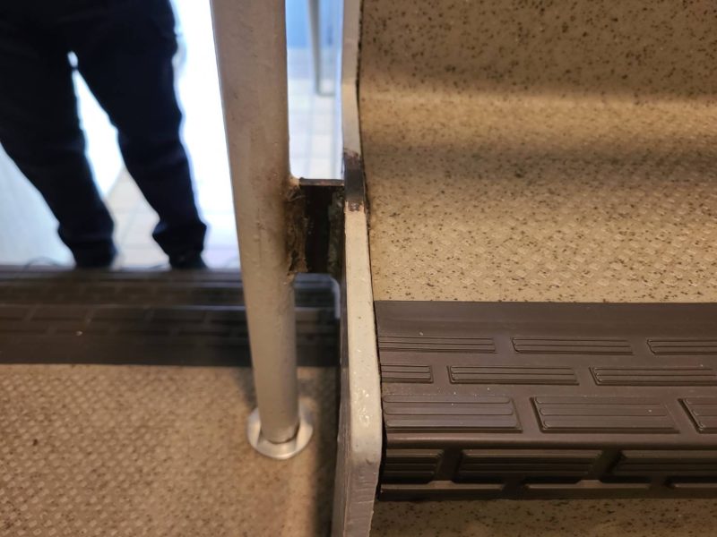 24-44 階段手すり 溶接補強