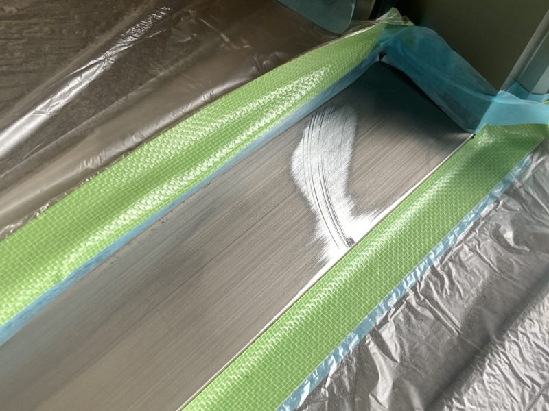 24-10 アルミドア枠 キズ補修