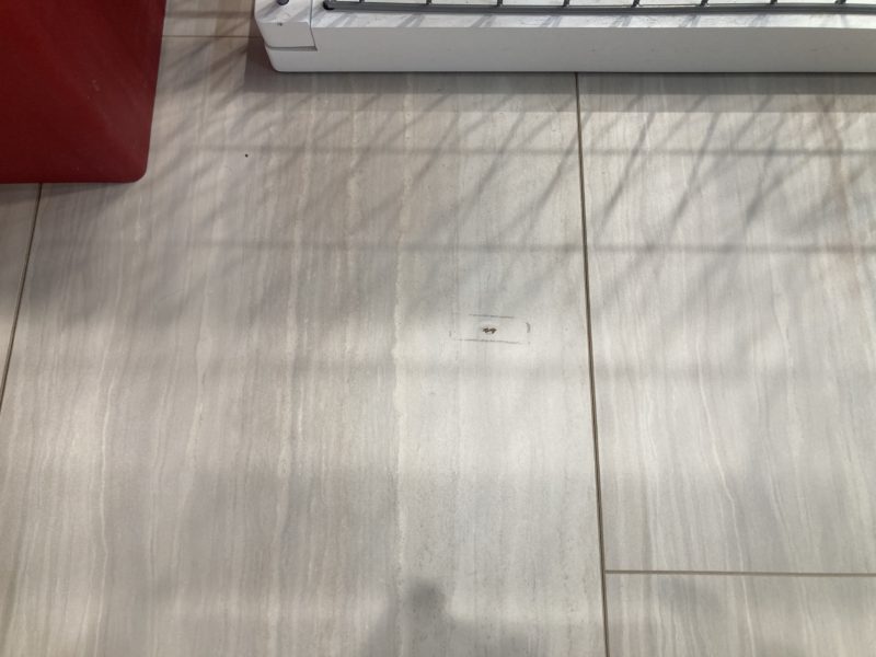 24-63 石目フロアーキズ補修