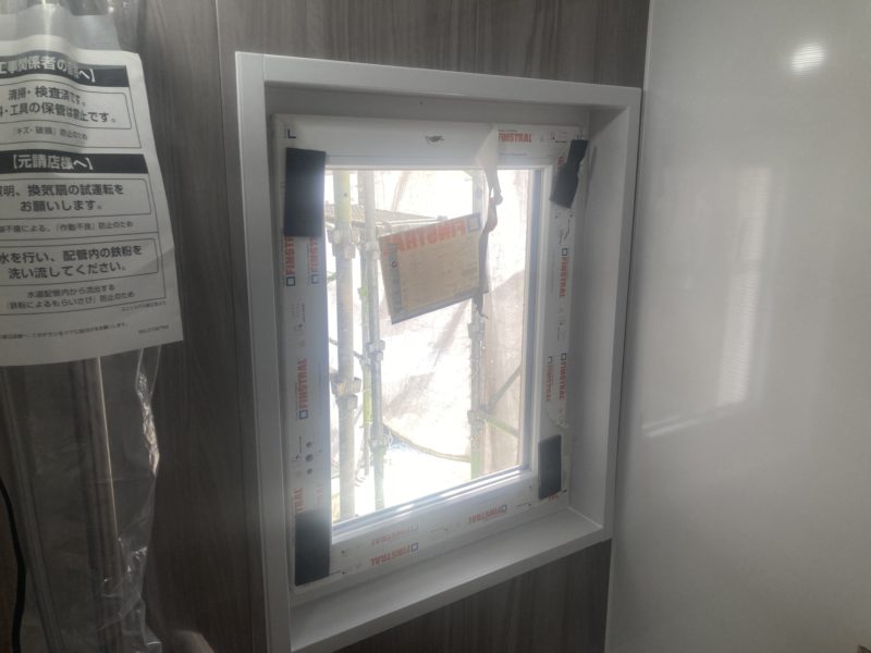 24-72 樹脂サッシ 割れ補修