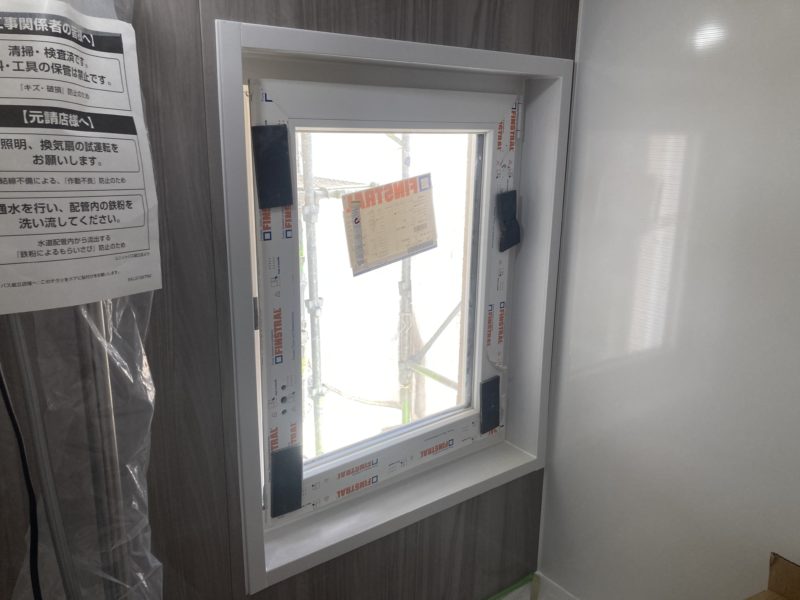 24-72 樹脂サッシ 割れ補修