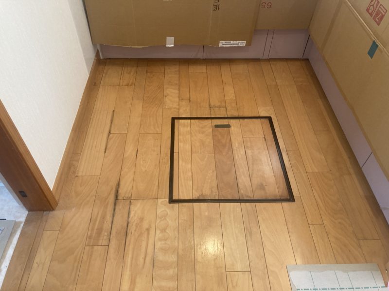 24-85 フロアー変色補修