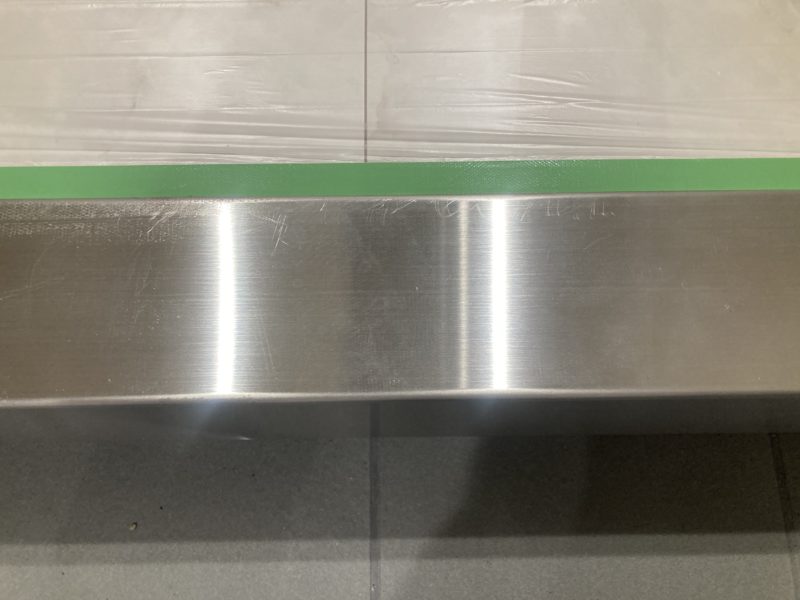 24-86 ステンレス框 キズ補修