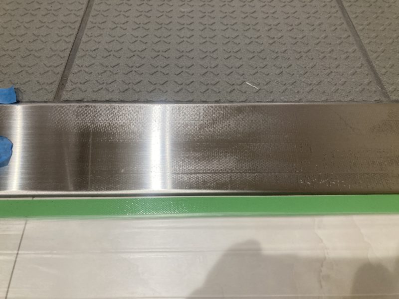 24-86 ステンレス框 キズ補修