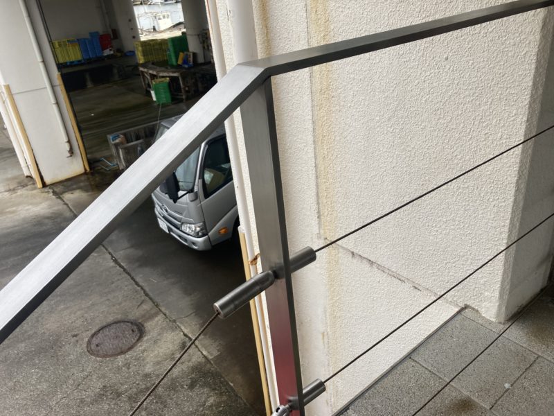 24-123 ステンレス手すり サビ除去