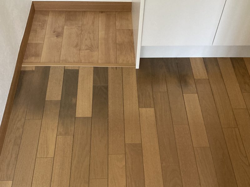 24-129 フロアー シミ補修