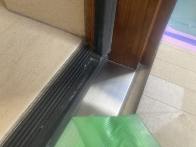 24-128 ステンレス 玄関 沓摺補修