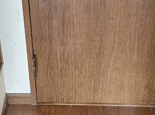 24-146 ドア キック穴 補修