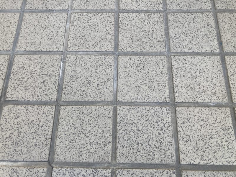 24-155 タイル割れ補修